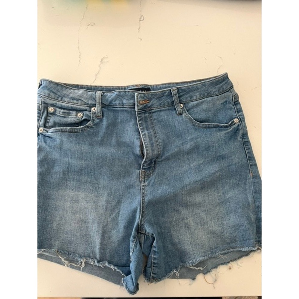 Aeropostale High Rise Curvy Midi Denim Shorts Blue Medium Wash Raw Hem Womens